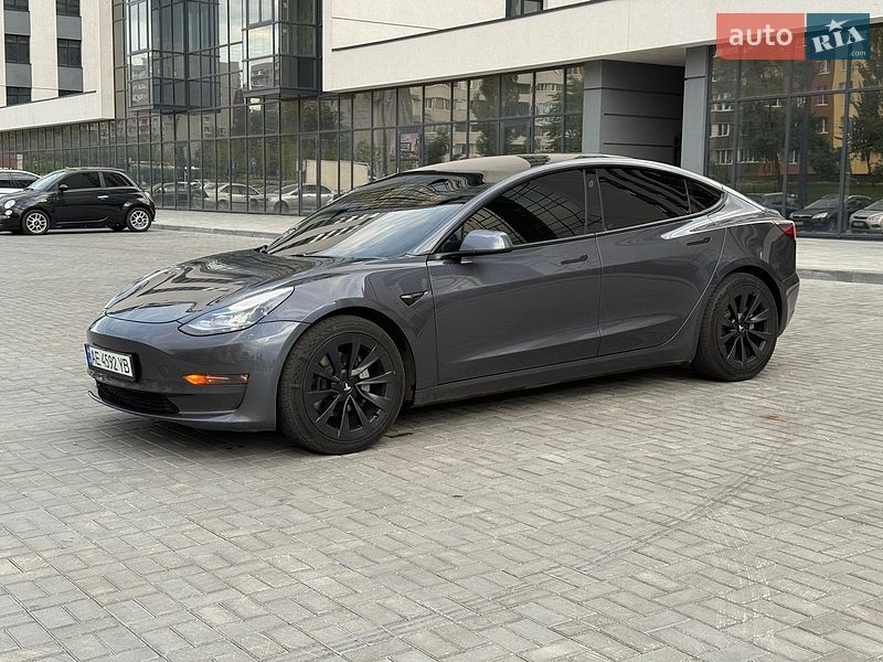 Седан Tesla Model 3 2021 в Дніпрі