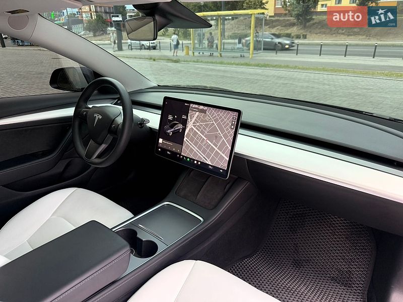 Седан Tesla Model 3 2021 в Дніпрі