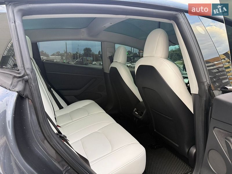 Седан Tesla Model 3 2021 в Дніпрі