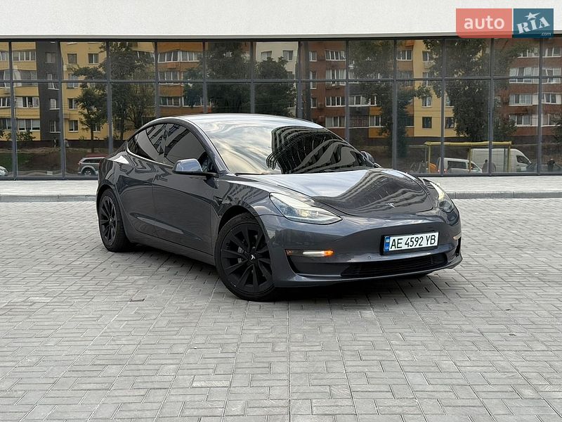 Седан Tesla Model 3 2021 в Дніпрі