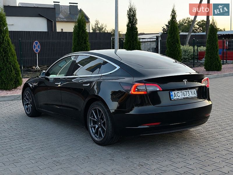 Седан Tesla Model 3 2019 в Луцьку