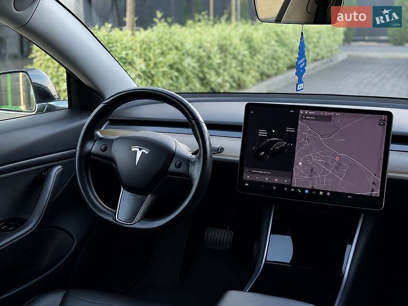 Седан Tesla Model 3 2019 в Луцьку