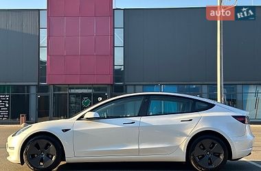 Седан Tesla Model 3 2022 в Киеве