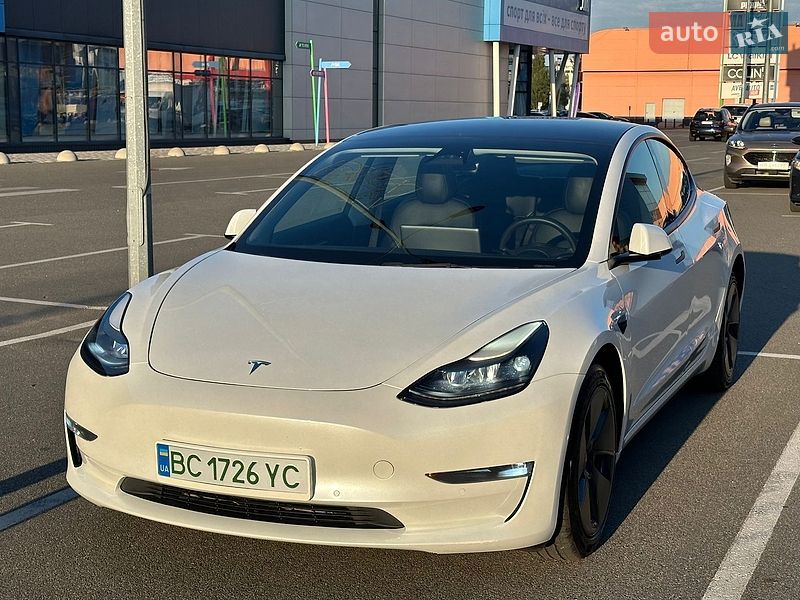 Седан Tesla Model 3 2022 в Киеве