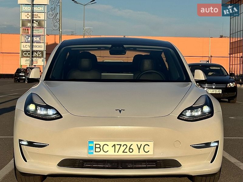 Седан Tesla Model 3 2022 в Киеве