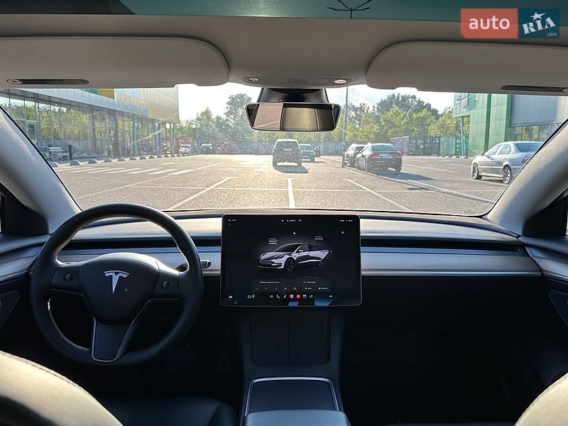 Седан Tesla Model 3 2022 в Киеве