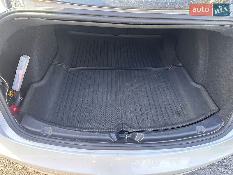 Седан Tesla Model 3 2018 в Киеве