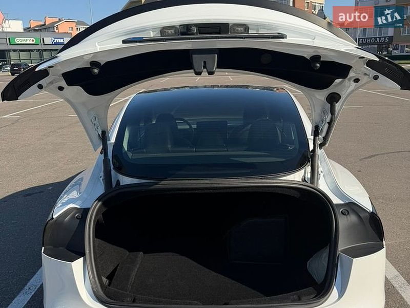Седан Tesla Model 3 2024 в Києві