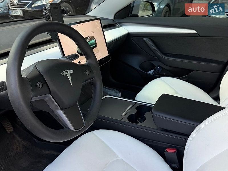 Седан Tesla Model 3 2023 в Киеве