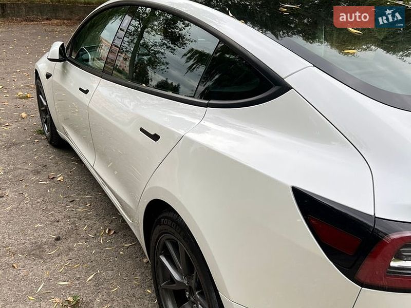 Седан Tesla Model 3 2021 в Млинове