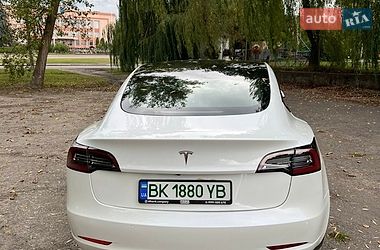 Седан Tesla Model 3 2021 в Млинове