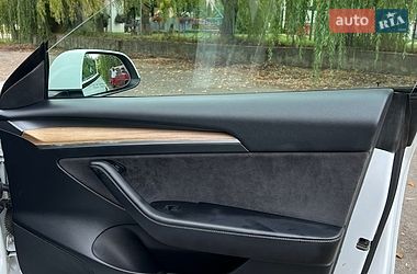Седан Tesla Model 3 2021 в Млинове