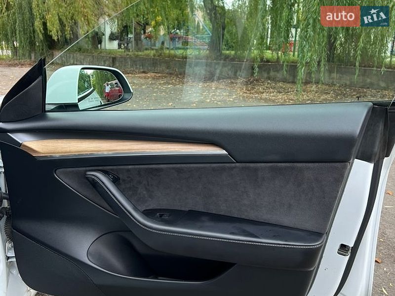 Седан Tesla Model 3 2021 в Млинове