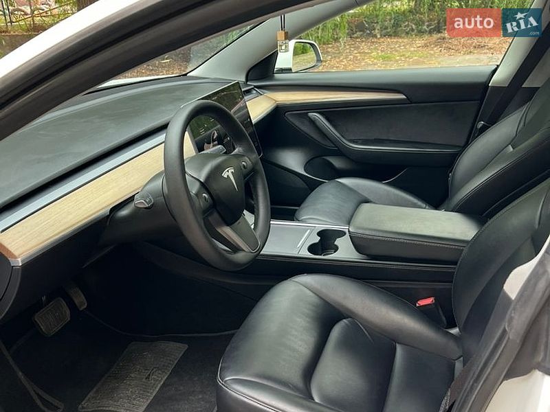 Седан Tesla Model 3 2021 в Млинове