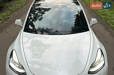 Седан Tesla Model 3 2019 в Львові