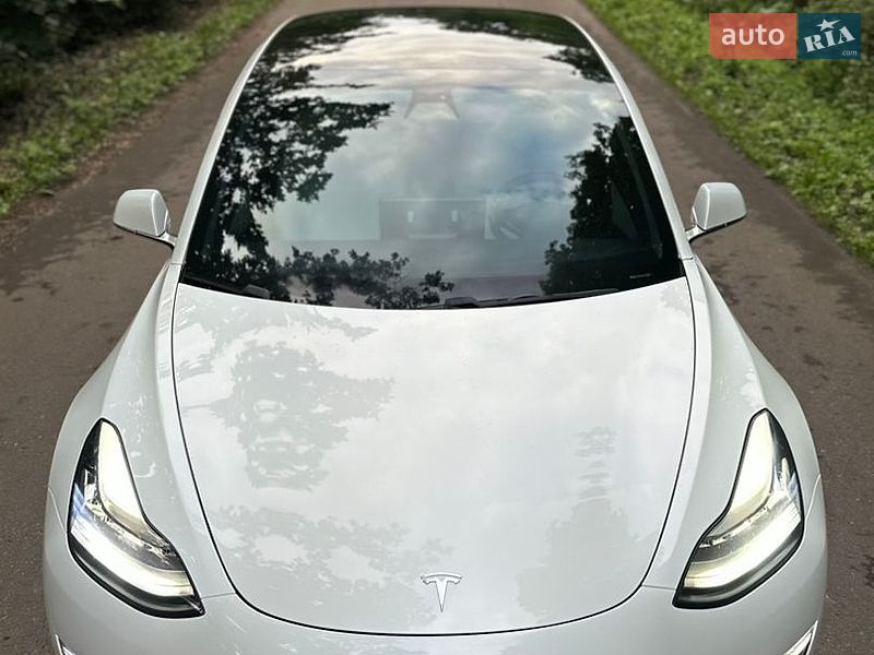 Седан Tesla Model 3 2019 в Львові