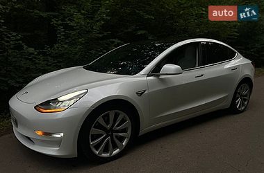 Седан Tesla Model 3 2019 в Львові