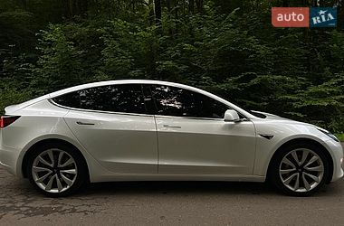 Седан Tesla Model 3 2019 в Львові