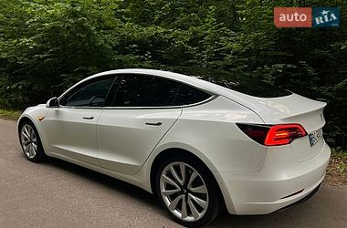 Седан Tesla Model 3 2019 в Львові