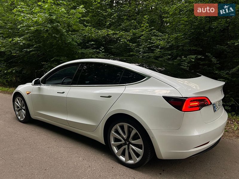 Седан Tesla Model 3 2019 в Львові