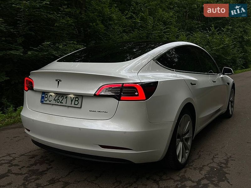 Седан Tesla Model 3 2019 в Львові