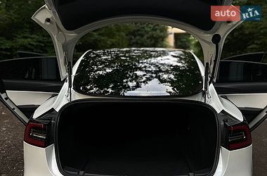Седан Tesla Model 3 2019 в Львові