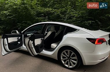 Седан Tesla Model 3 2019 в Львові