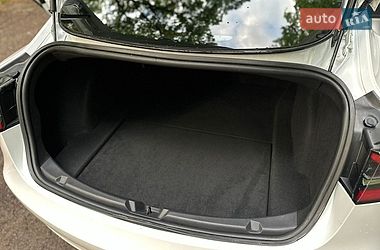 Седан Tesla Model 3 2019 в Львові