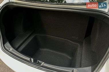 Седан Tesla Model 3 2019 в Львові