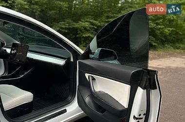 Седан Tesla Model 3 2019 в Львові