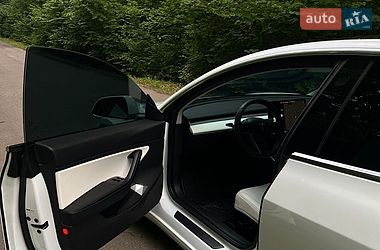 Седан Tesla Model 3 2019 в Львові