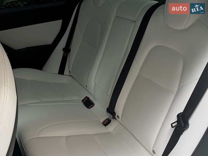 Седан Tesla Model 3 2019 в Львові