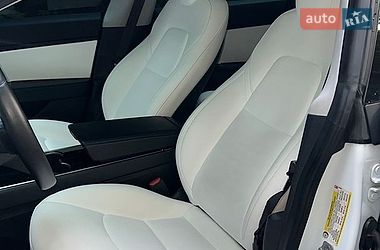 Седан Tesla Model 3 2019 в Львові