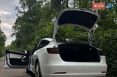 Седан Tesla Model 3 2019 в Львові