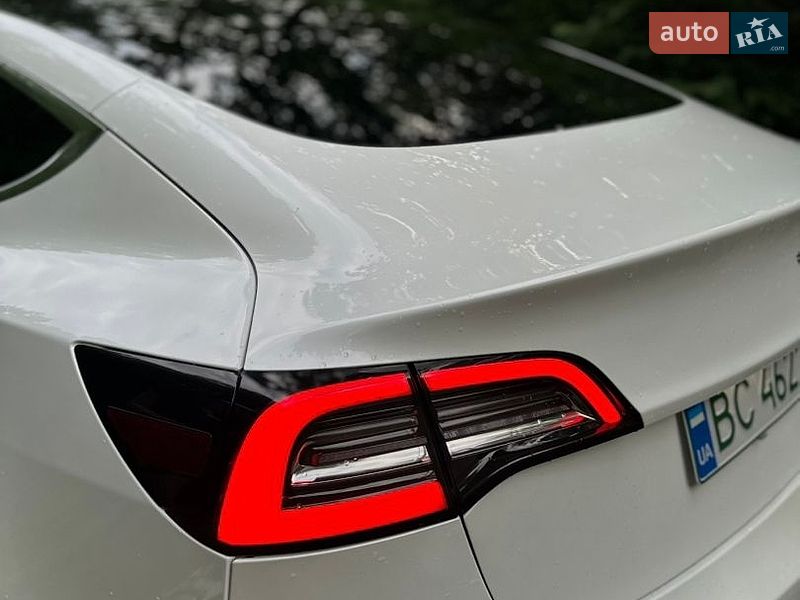 Седан Tesla Model 3 2019 в Львові