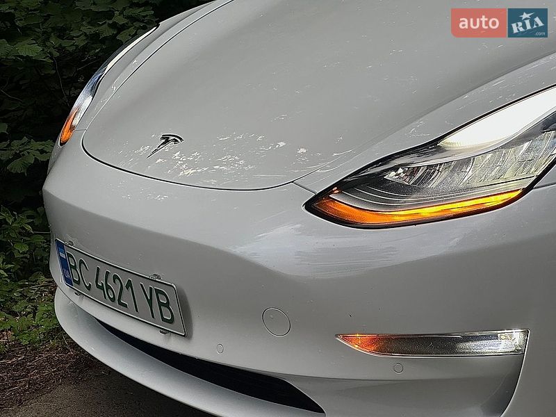 Седан Tesla Model 3 2019 в Львові