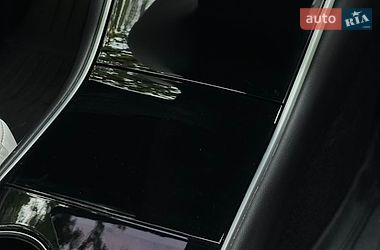 Седан Tesla Model 3 2019 в Львові