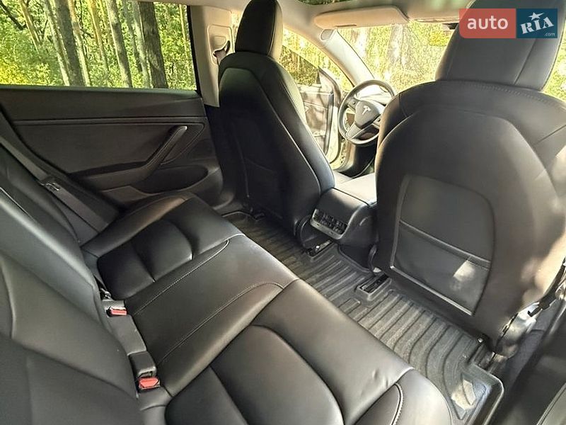 Седан Tesla Model 3 2020 в Обухові