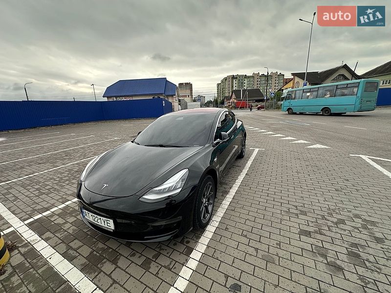 Седан Tesla Model 3 2018 в Ивано-Франковске