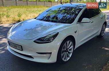 Седан Tesla Model 3 2019 в Черкассах
