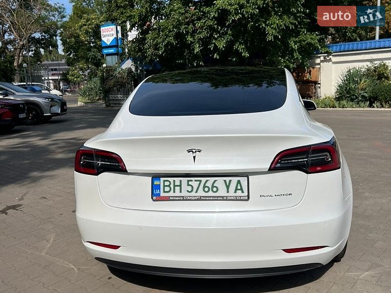Седан Tesla Model 3 2021 в Одесі