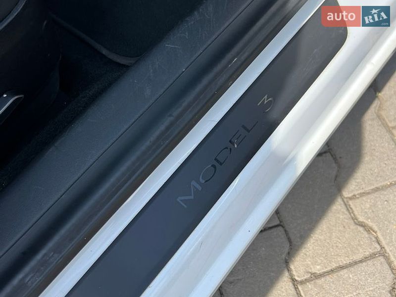 Седан Tesla Model 3 2021 в Одесі