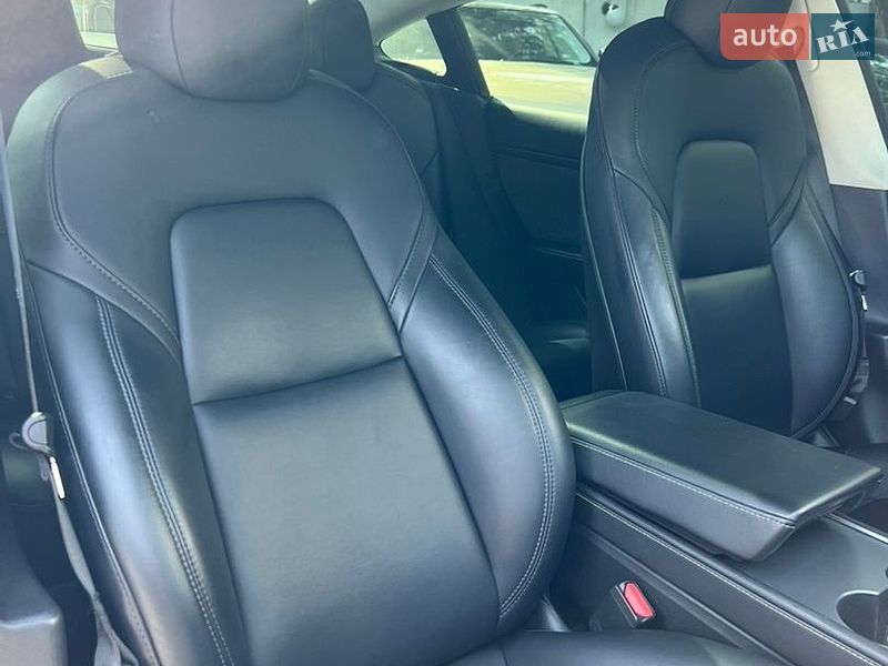 Седан Tesla Model 3 2021 в Одесі
