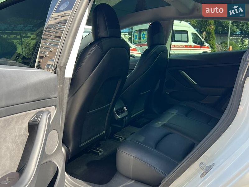 Седан Tesla Model 3 2021 в Одесі