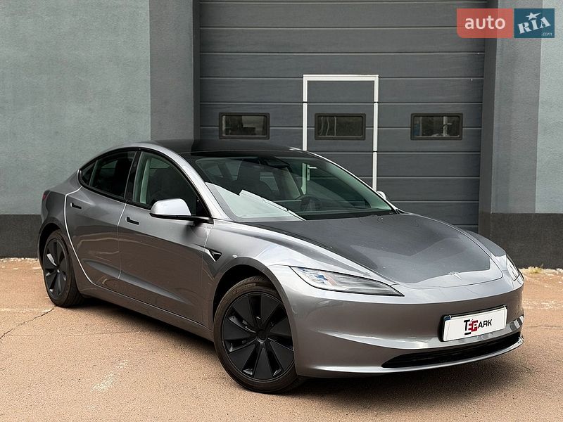 Седан Tesla Model 3 2025 в Киеве