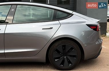 Седан Tesla Model 3 2025 в Киеве