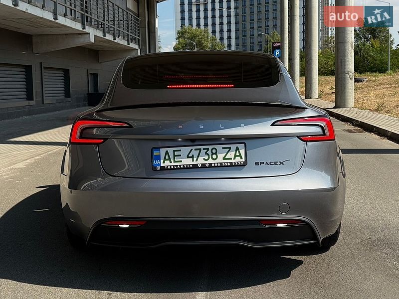 Седан Tesla Model 3 2024 в Києві