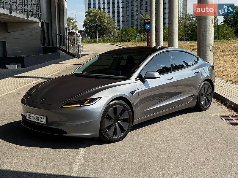 Седан Tesla Model 3 2024 в Києві