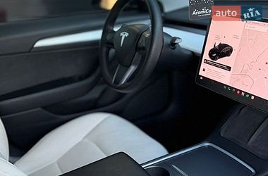 Седан Tesla Model 3 2021 в Кривому Розі