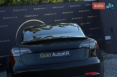 Седан Tesla Model 3 2021 в Кривому Розі